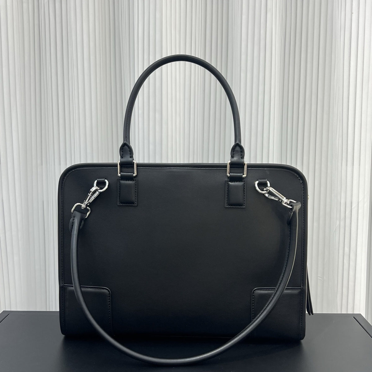 Amazona leather tote