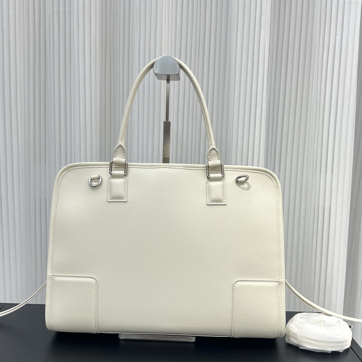 Amazona leather tote