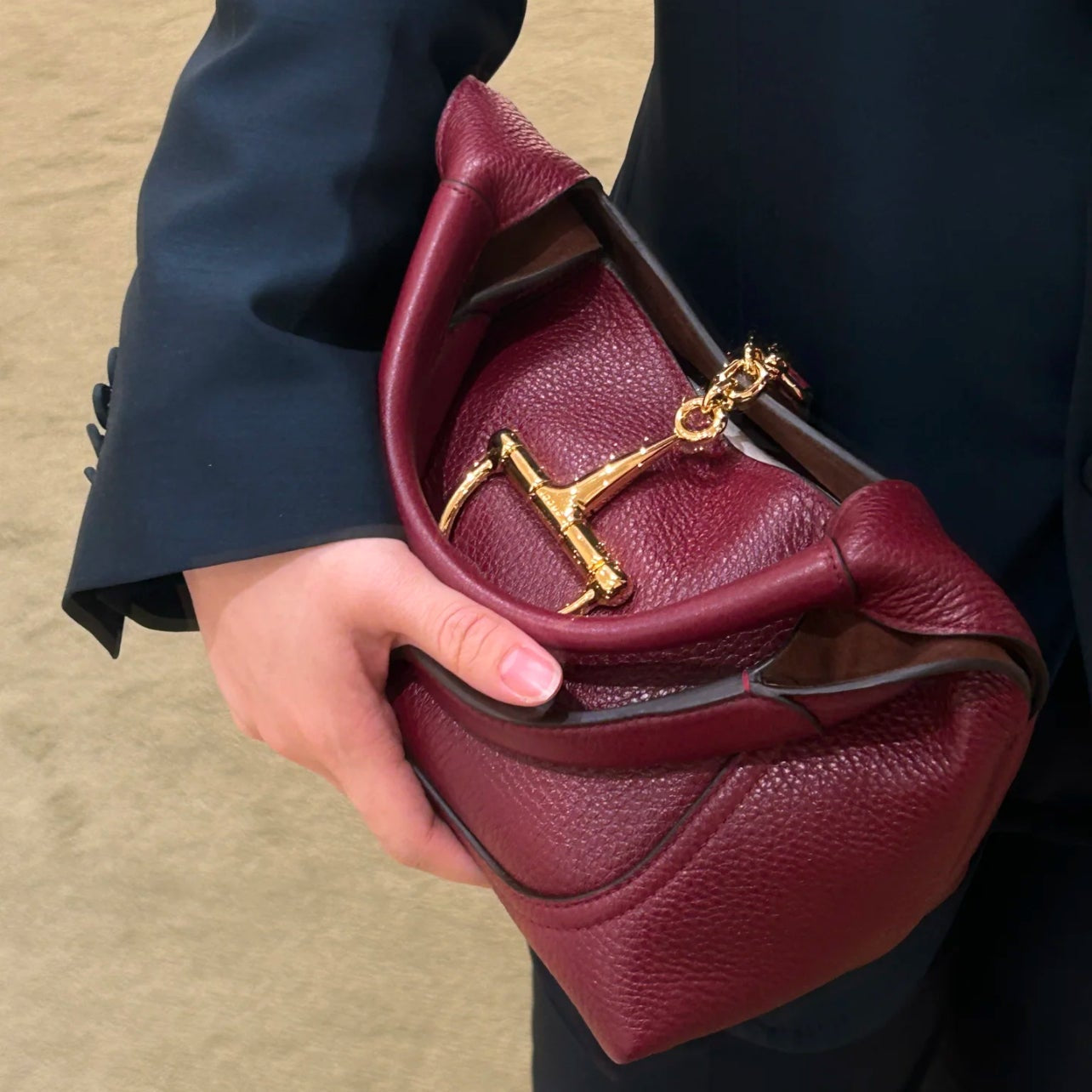 Softbit shoulder bag