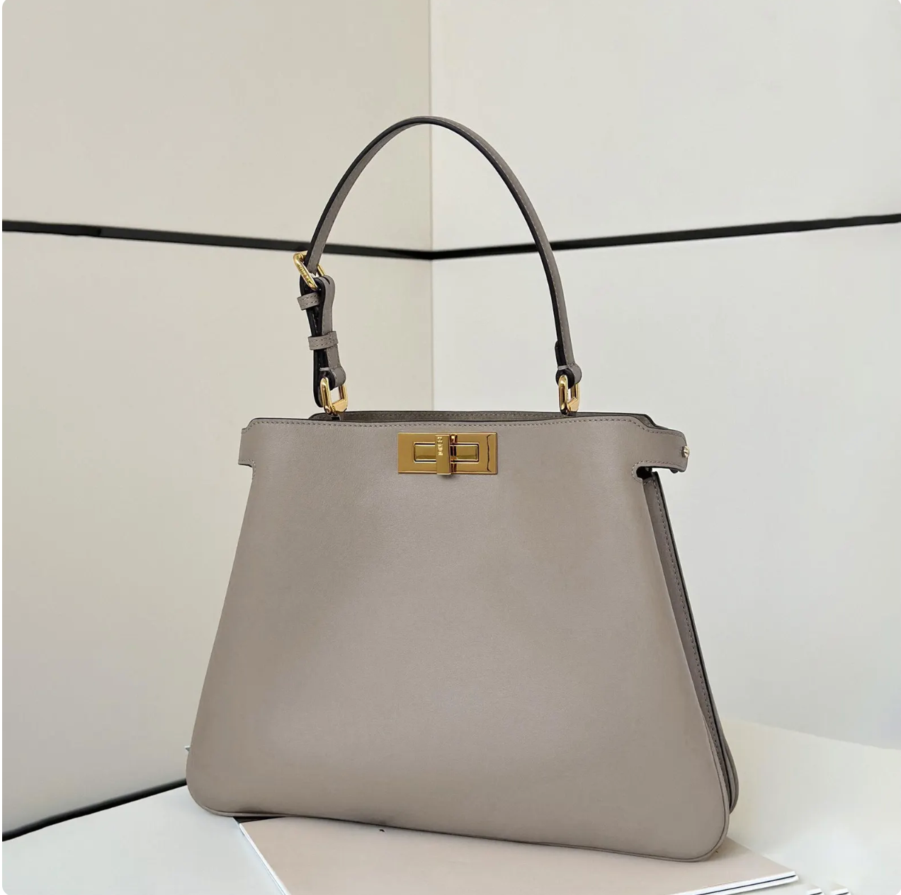 Fashion designer bag