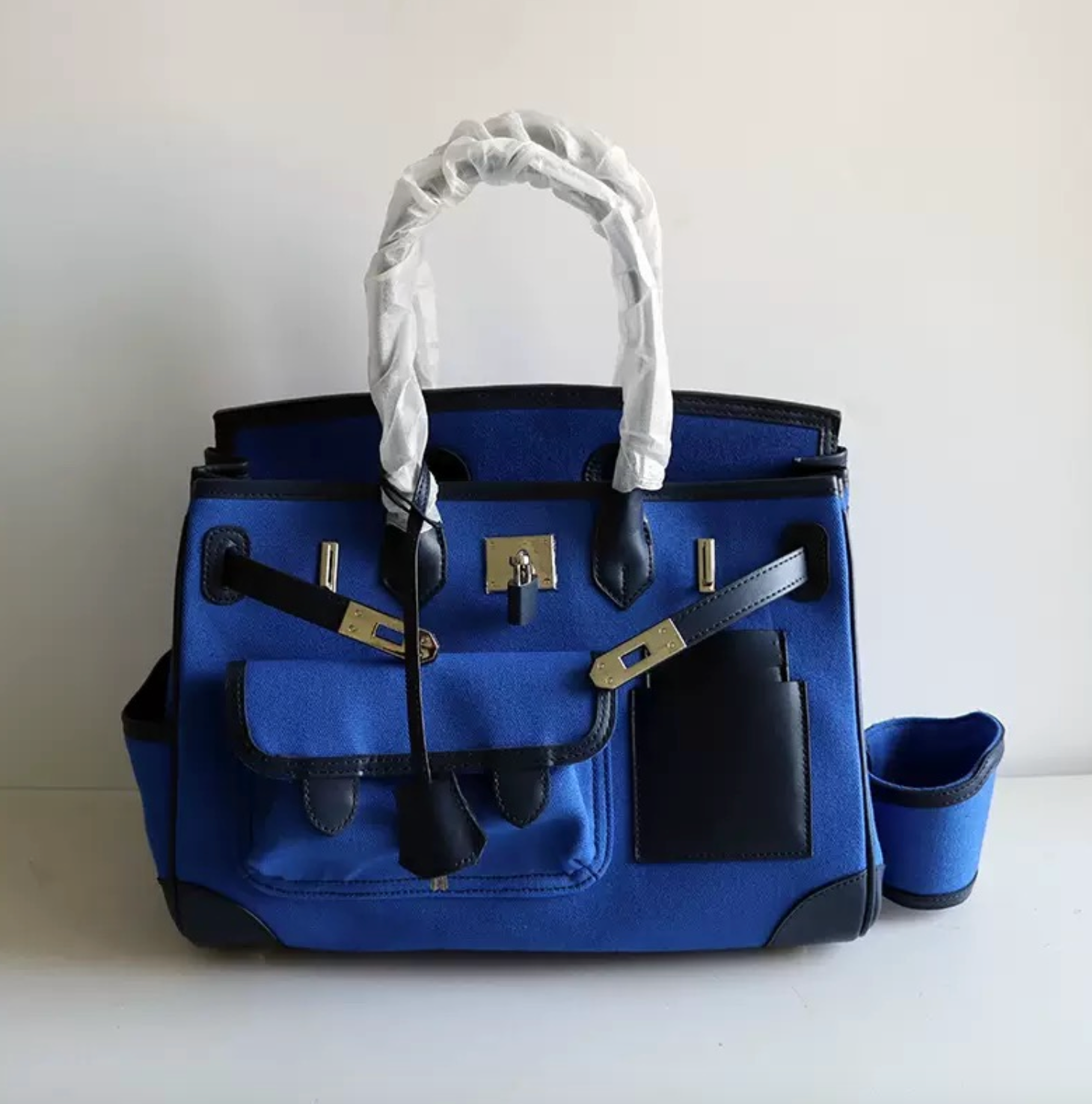 Vene crossbody bag