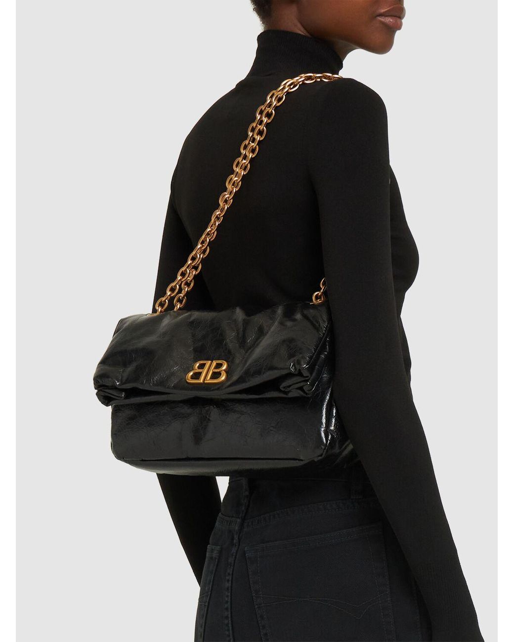 Metal chain shoulder bag