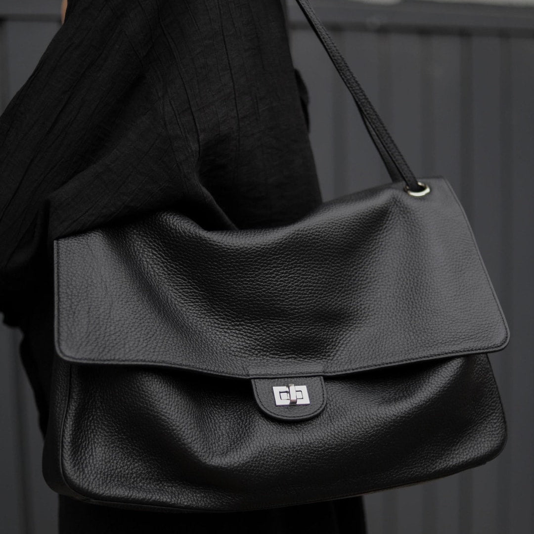 The Turn-Lock Crossbody by Venebag – genuine leather bag, front view