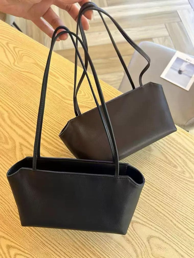 Venebag Bare Shoulder Bag with fixed handle and silver-tone zip closure