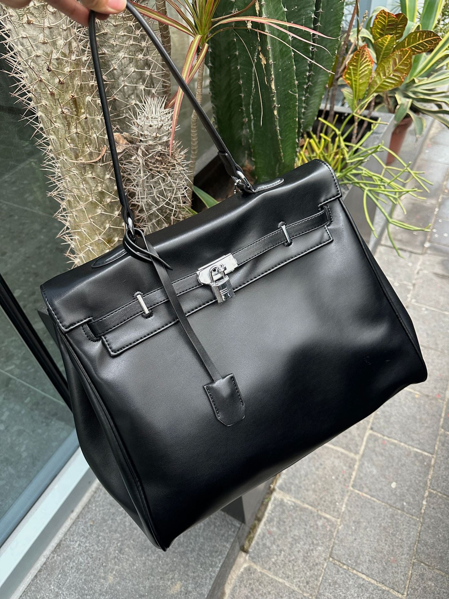 XL smooth leather tote