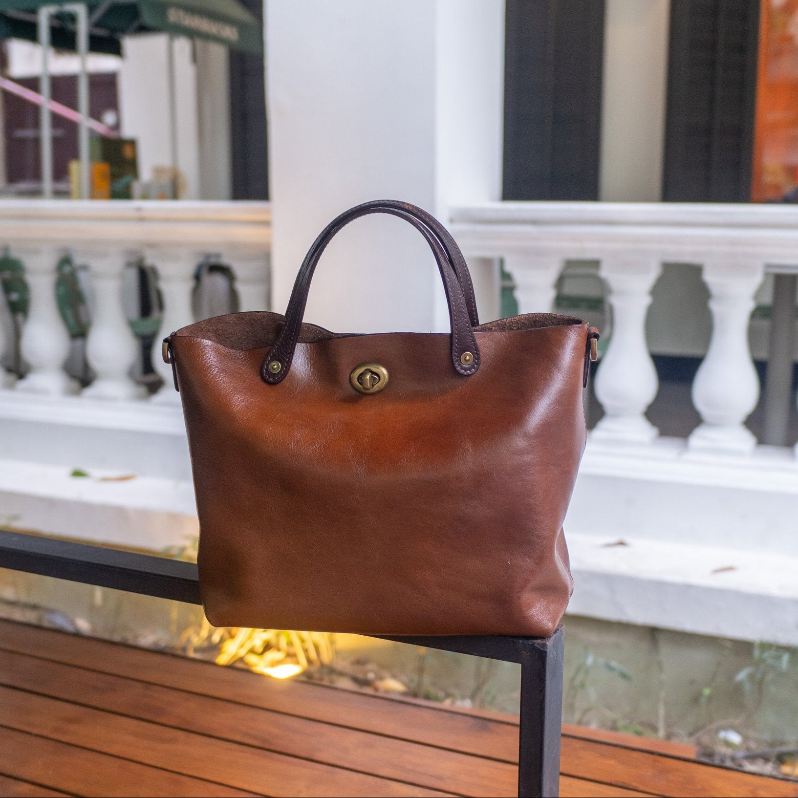 VENE Vintage Full-Grain Vegetable-Tanned Leather Crossbody bag