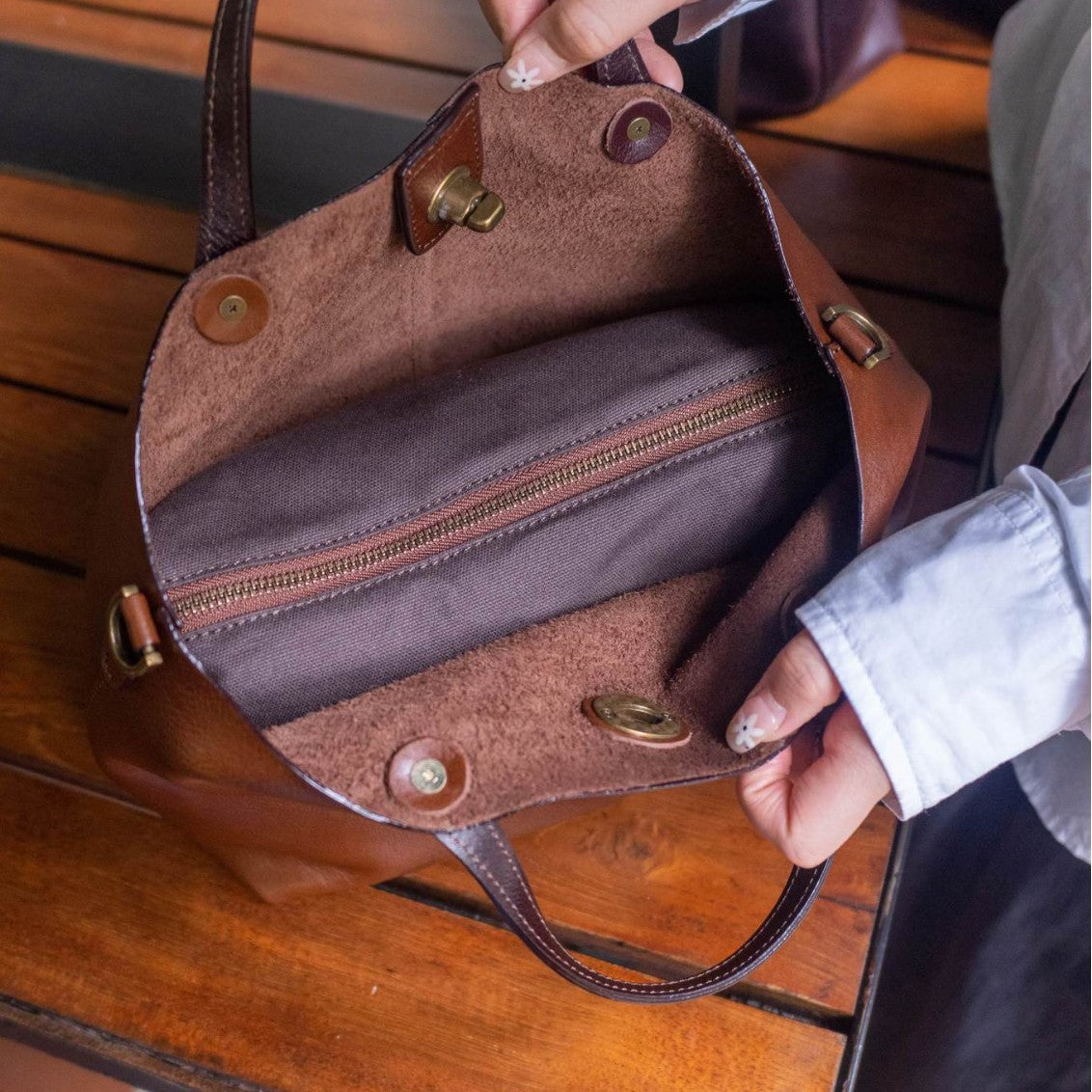 VENE Vintage Full-Grain Vegetable-Tanned Leather Crossbody bag