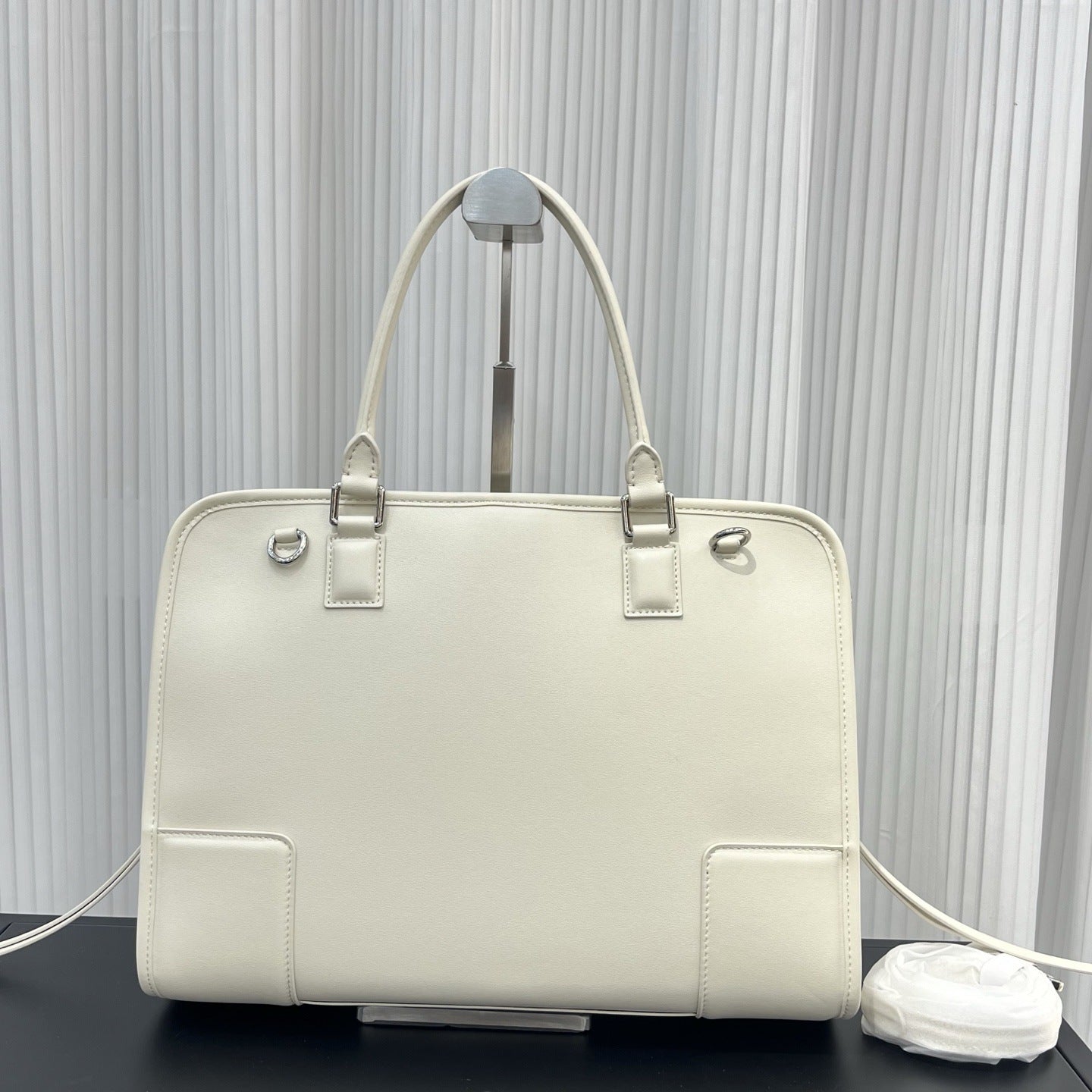 Amazona leather tote