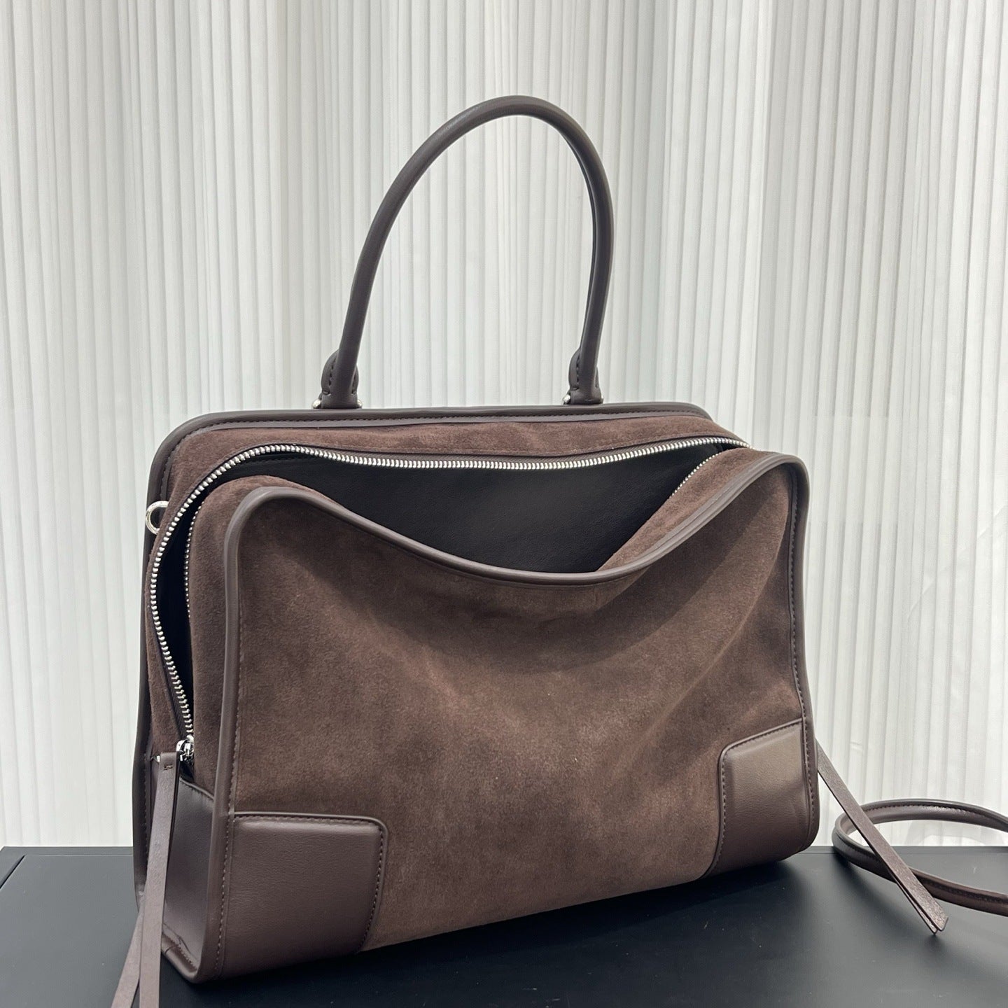 Amazona leather tote