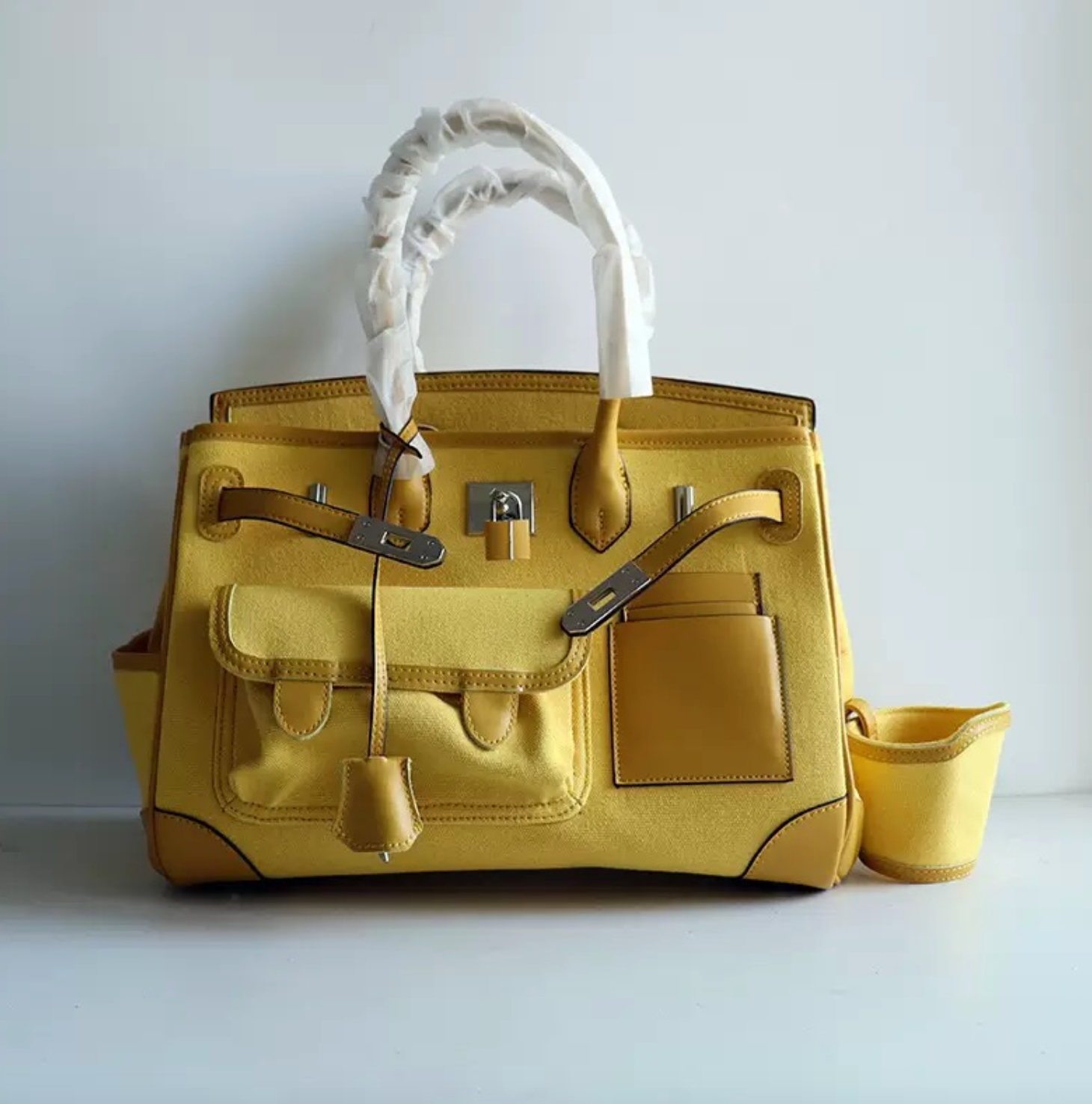 Vene crossbody bag