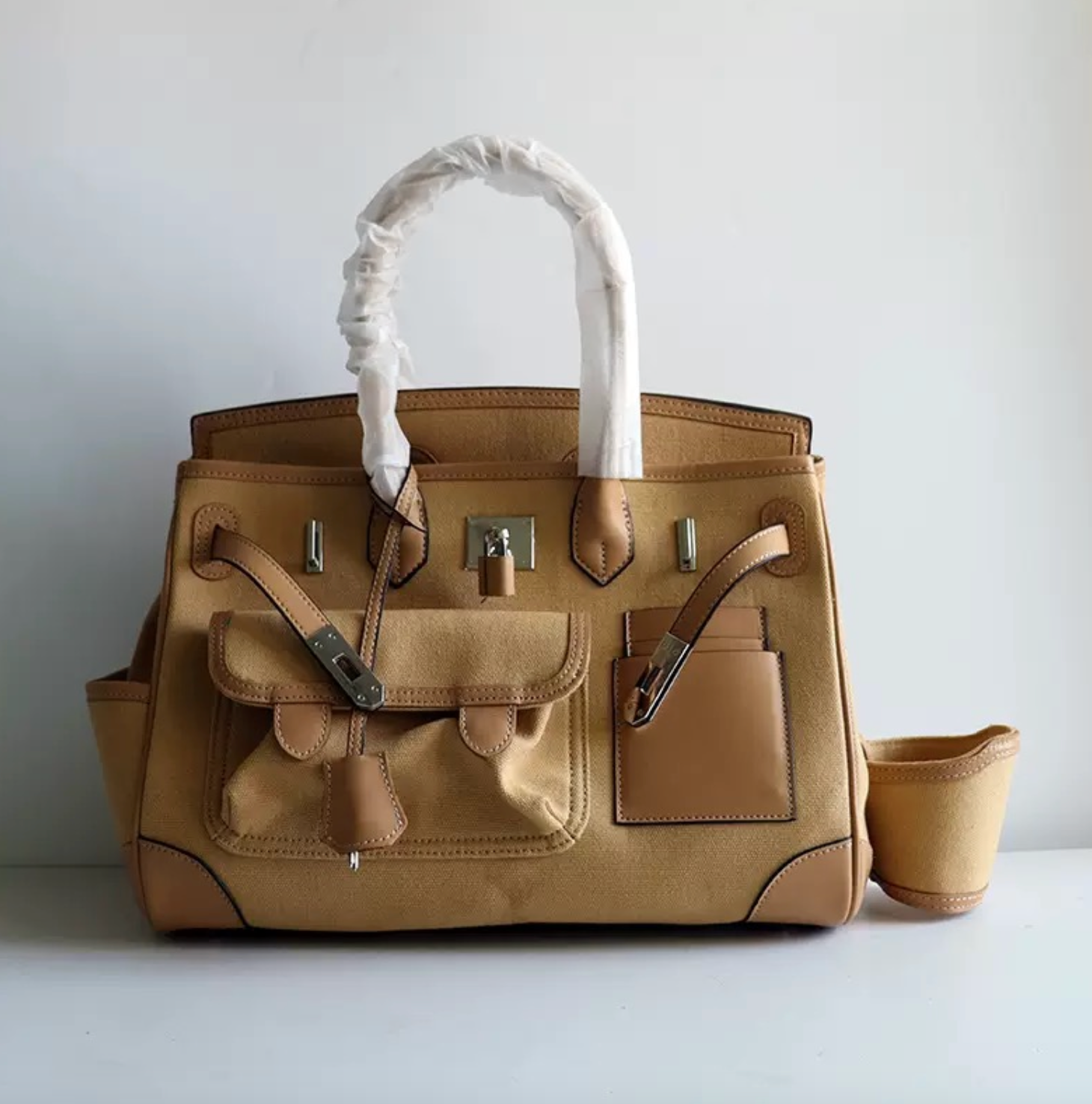 Vene crossbody bag