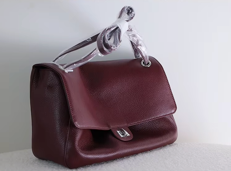 Exterior flap pocket detail on the Venebag Turn-Lock Crossbody
