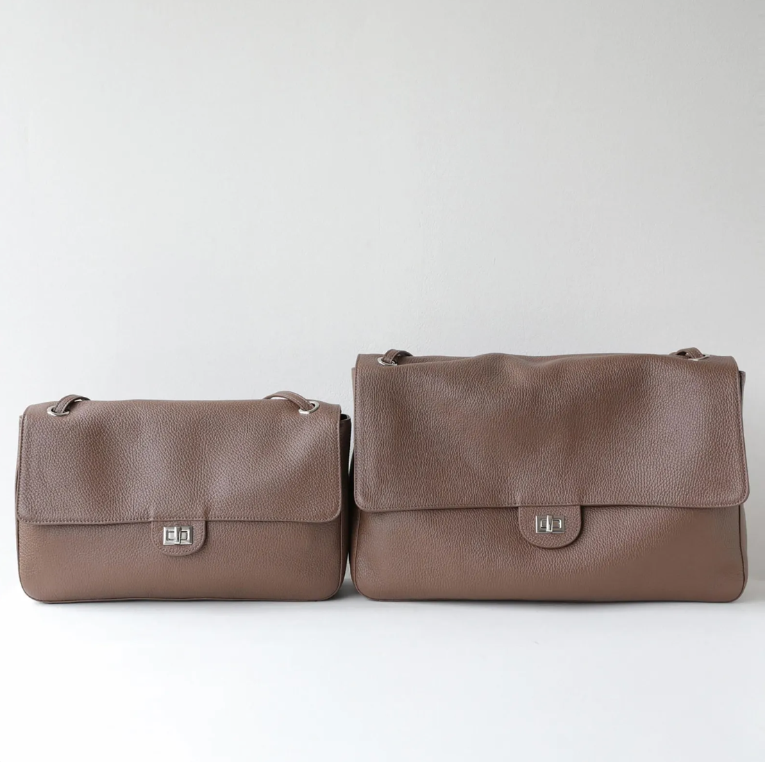 The Turn-Lock Crossbody by Venebag – genuine cowhide leather crossbody bag, front view