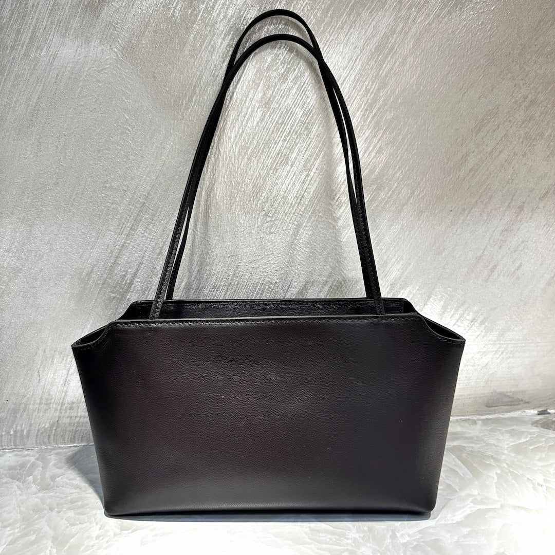 The Bare Shoulder Bag by Venebag – genuine lambskin leather, front view