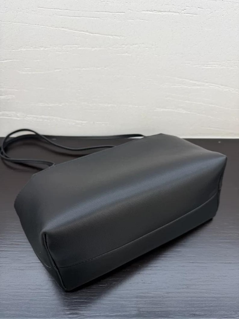 Detail of the fixed handle on the Venebag Bare Shoulder Bag