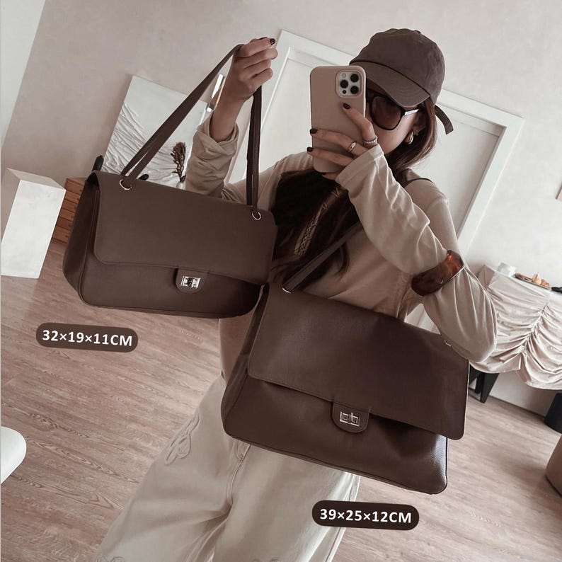 The Turn-Lock Crossbody by Venebag – hardware close-up