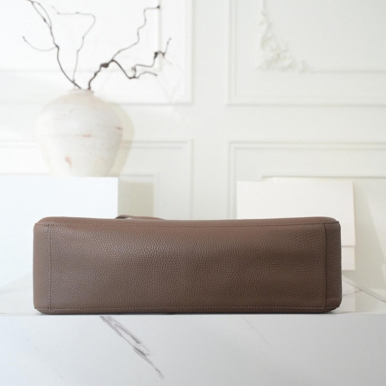 The Turn-Lock Crossbody by Venebag – colorway view