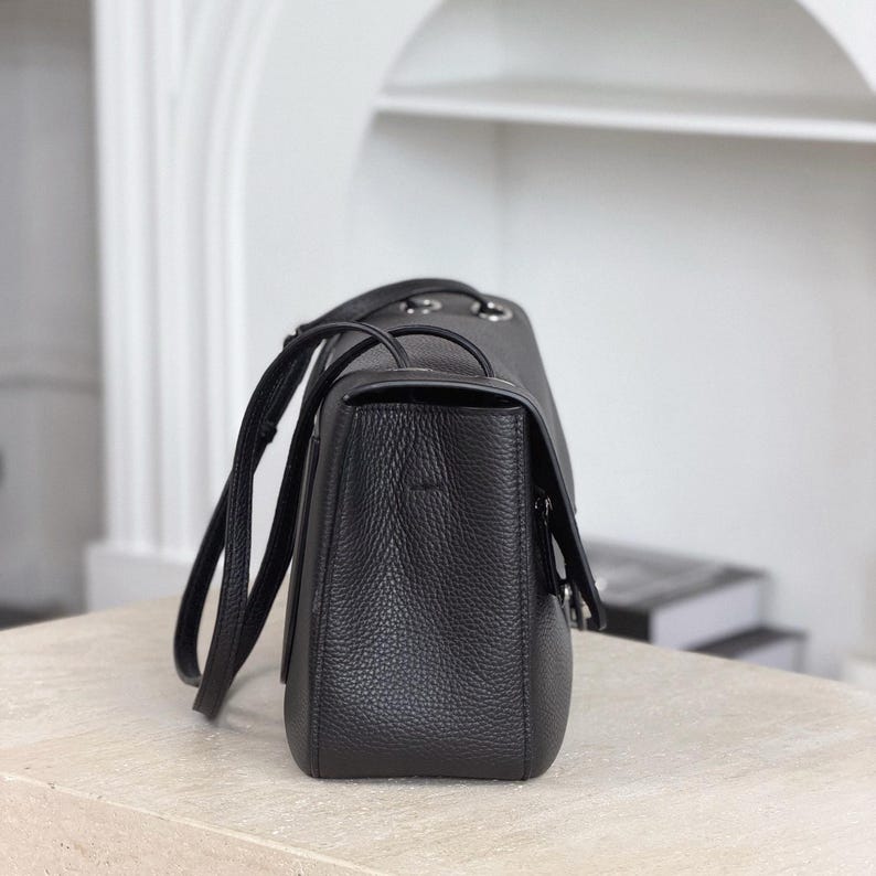 The Turn-Lock Crossbody by Venebag – side profile