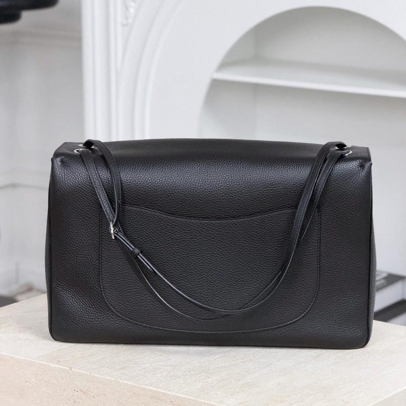 The Turn-Lock Crossbody by Venebag – interior view