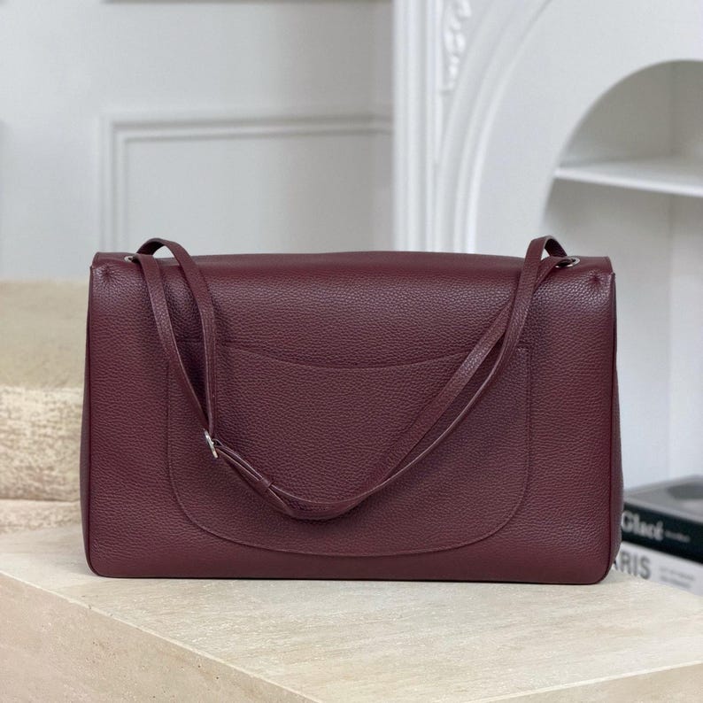 The Turn-Lock Crossbody by Venebag – lifestyle shot